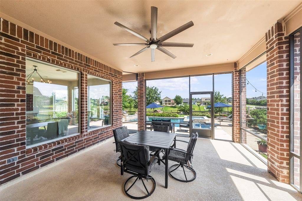 Outdoor screened in patio.