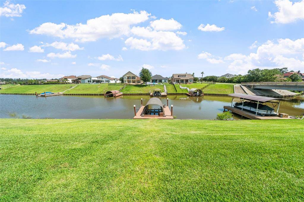 Nice boat slip with lift for pontoon/tri-toon.