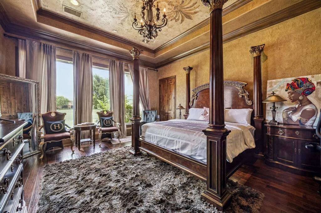 Spacious first floor primary suite overlooking the backyard and Hole #15 of the Fred Couples Signature Course. Wood flooring, and custom art ceiling treatment.
