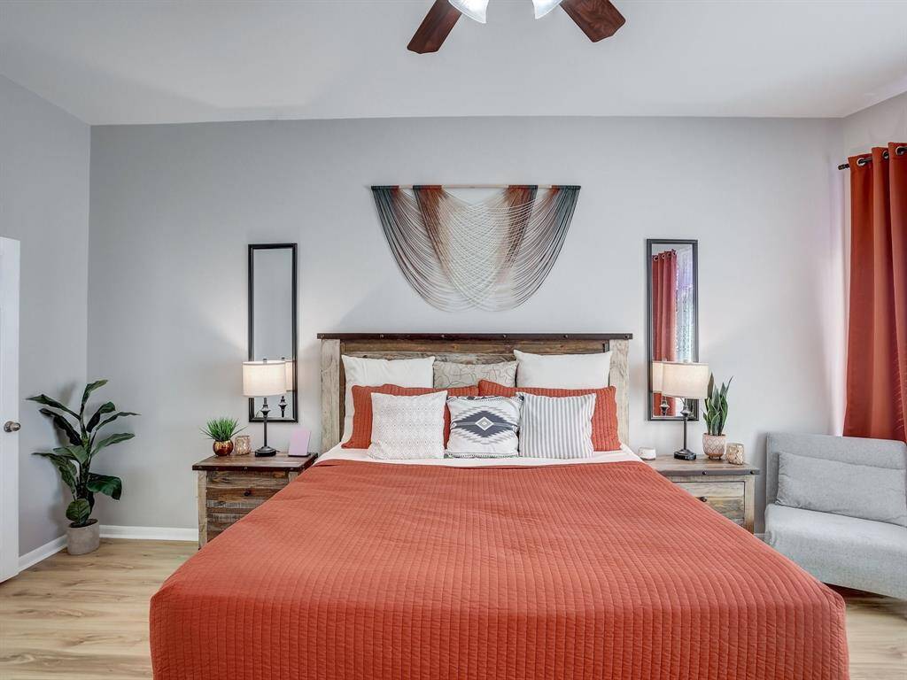 The color schemes in this room give the room a nice, clean look. You will look forward to hanging out here with the one you hold dear.