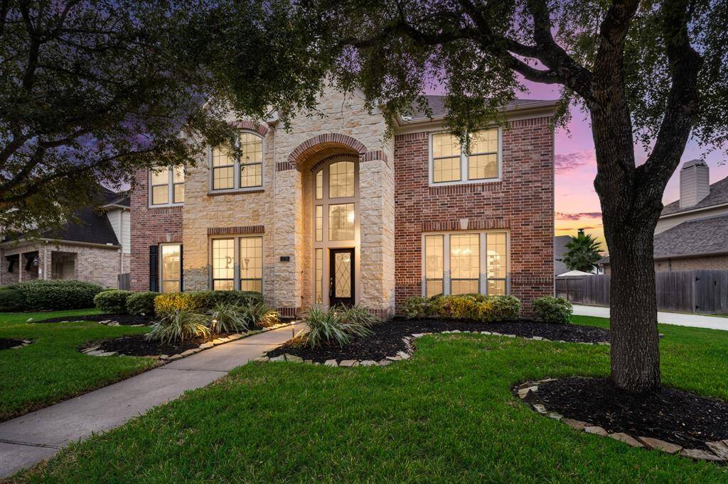 This gorgeous home, in desirable South Shore Harbour, is what you have been searching for! The gorgeous brick and stone front elevation will beckon you in!