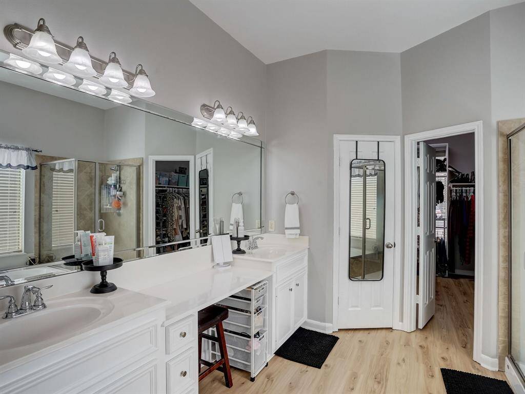A close up of the raised counter space & vanity area. It's a great place to do hair and makeup before heading out!