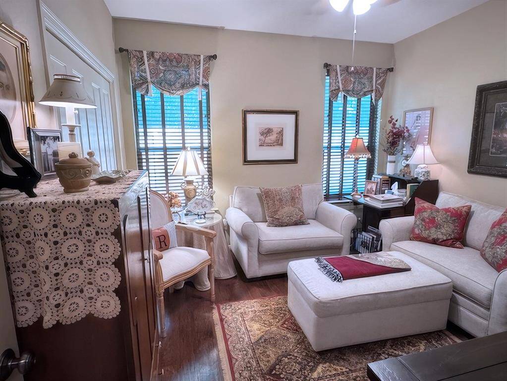 Bedroom/Den