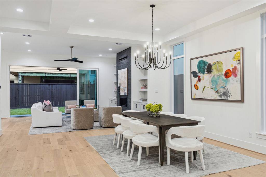 Fantastic open floor plan.  The family room also offers a Multi-Slide Panel Door that opens to the Covered Lanai seamlessly connects the indoor and outdoor spaces.