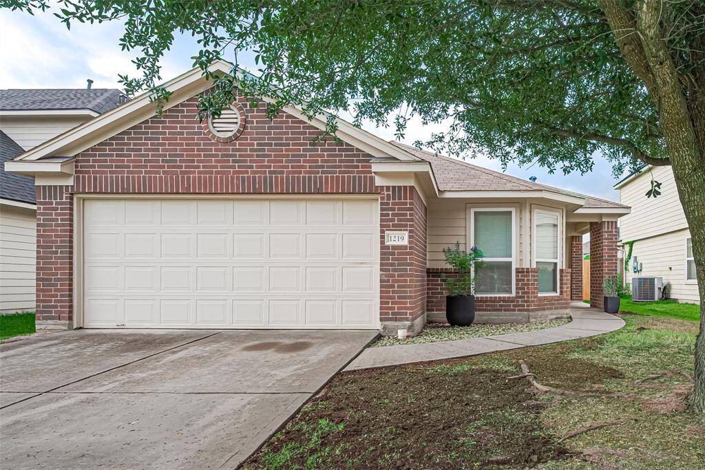 Welcome to 1219 Newsome Glenn Dr!