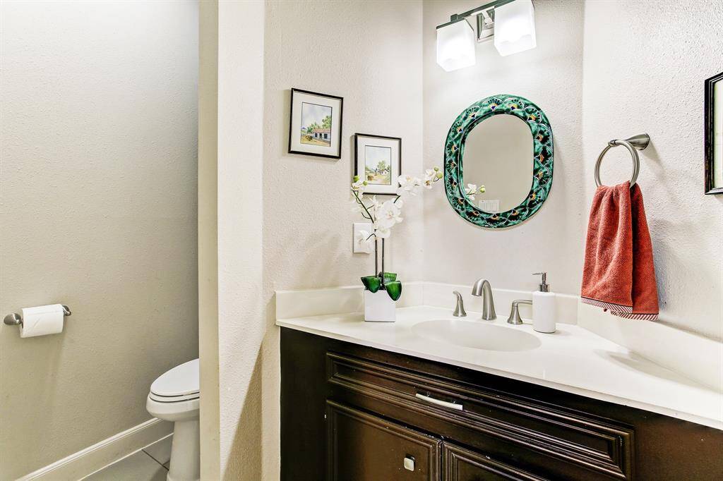 Guest half bath
