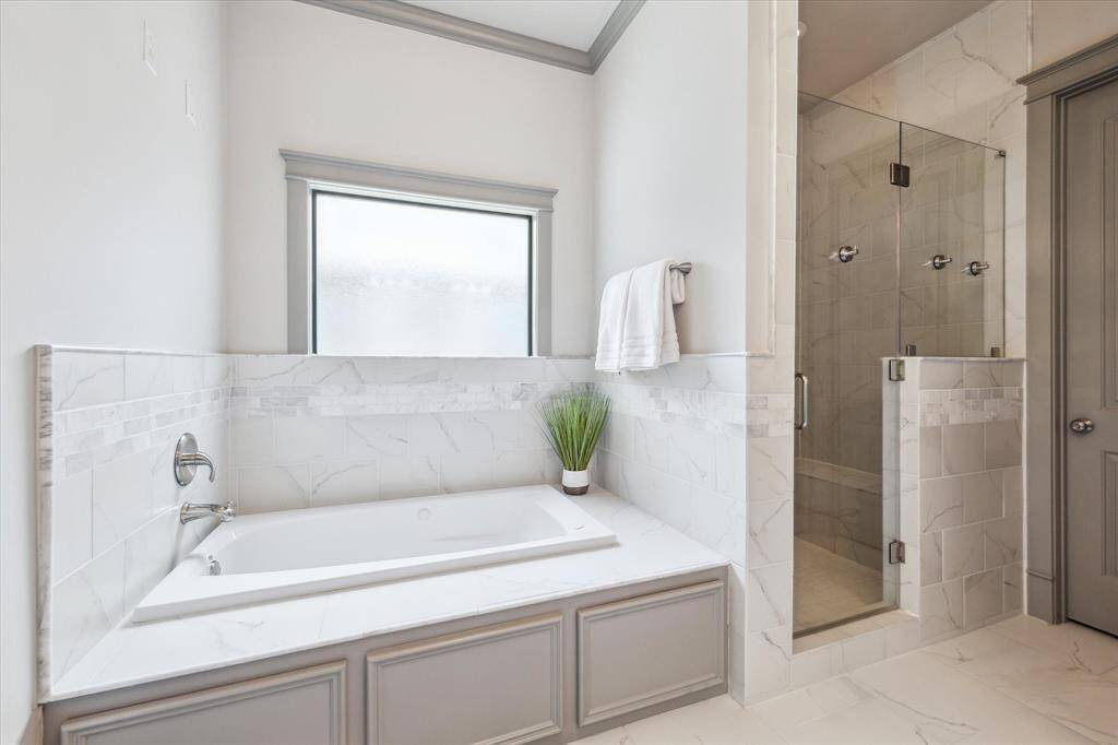 Great size soaking tub