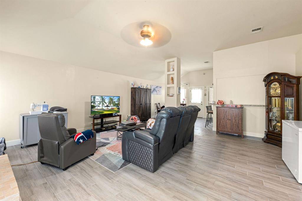 Spacious living room
