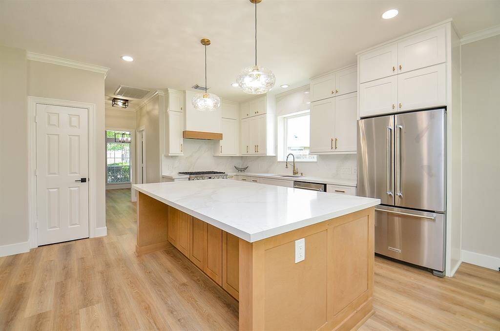 18 Foot luxurious island with soft close drawers and doors