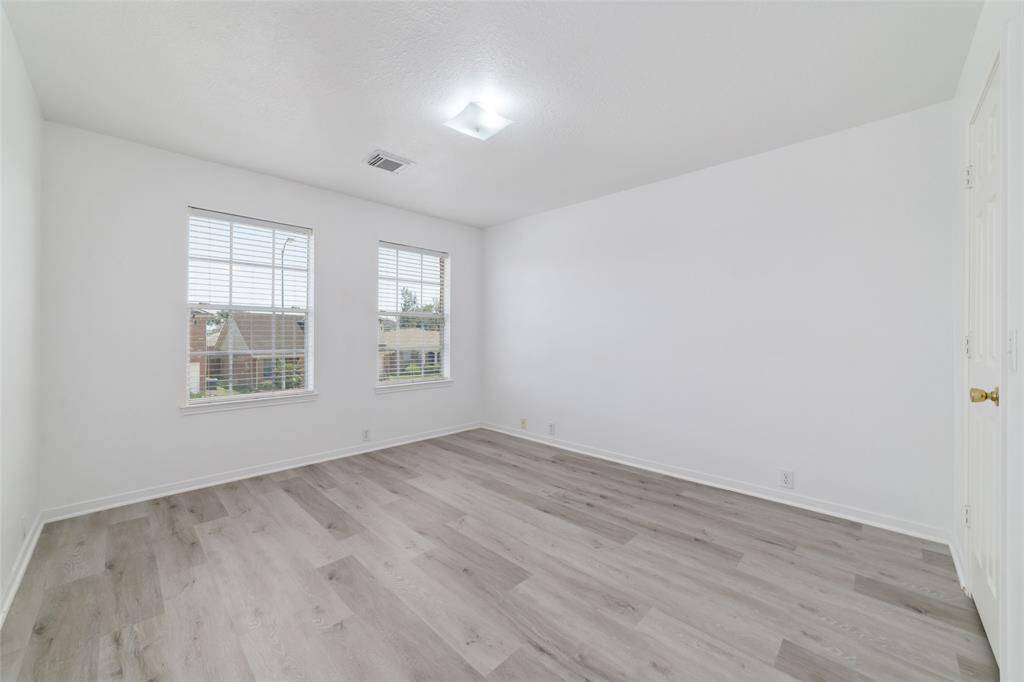 Secondary bedroom