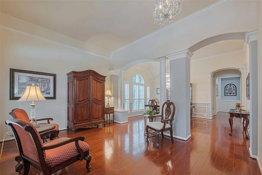 As soon as they walk in, guests are wowed with chandeliers, rich hardwood floors, arched entryways, and architectural columns.