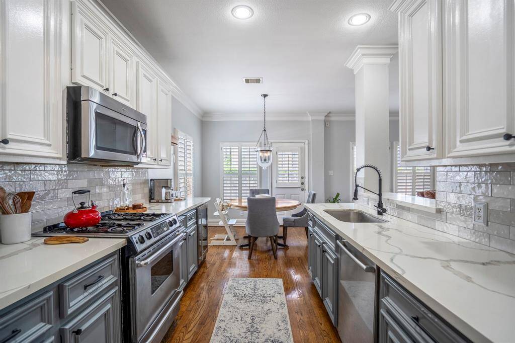 The kitchen’s smart layout offers both beauty and functionality, with ample prep space, a walk-in pantry, and a design-forward palette that’s equal parts modern and classic.