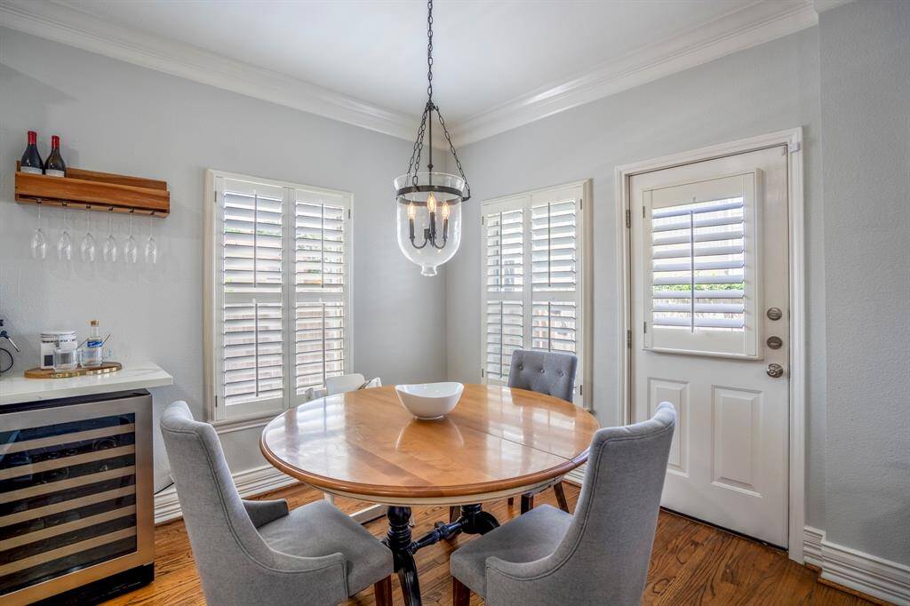 Tucked just off the kitchen, this sun-drenched breakfast nook is made for slow mornings, spontaneous work-from-home days, and those cozy corner moments.