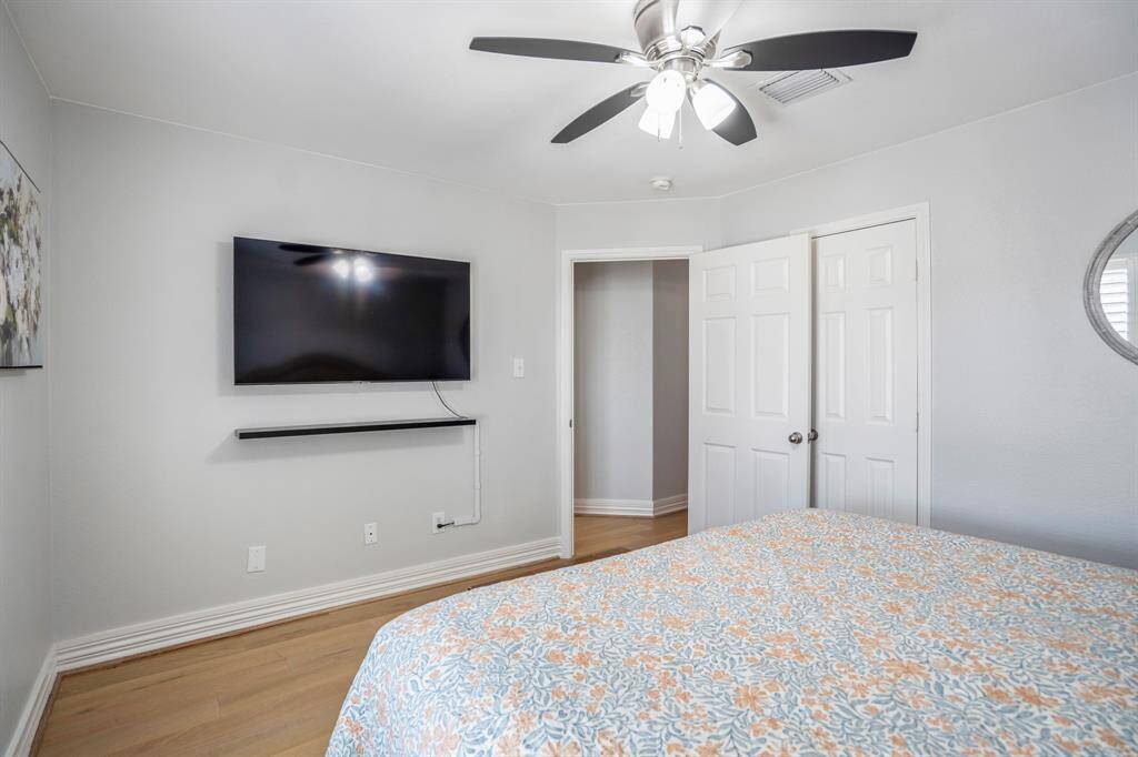 Another angle of the secondary bedroom.