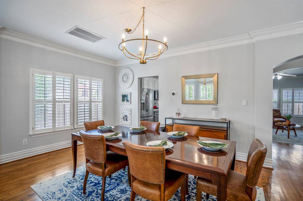 A closer look at the dining area reveals just how seamlessly it flows with the rest of the entertaining space. Open, airy, and made for both everyday ease and special occasions.