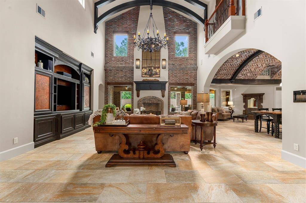 Houston’s 2011 Southern Living Showcase Home! This dramatic Tuscany-style beauty sits on over one half acre in the exclusive gated community of Hidden Falls