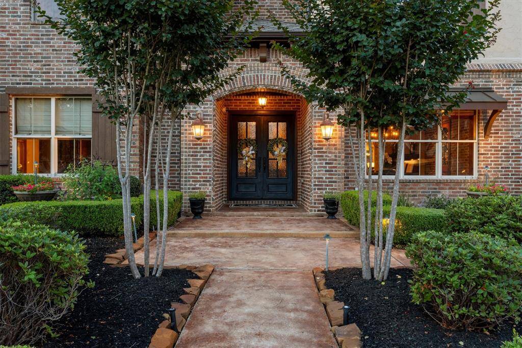 Built by the highly acclaimed Morning Star Builders.  This amazing master piece includes a whole house generator,  Savant Smart home system, Night-scape lighting & LED lighting!