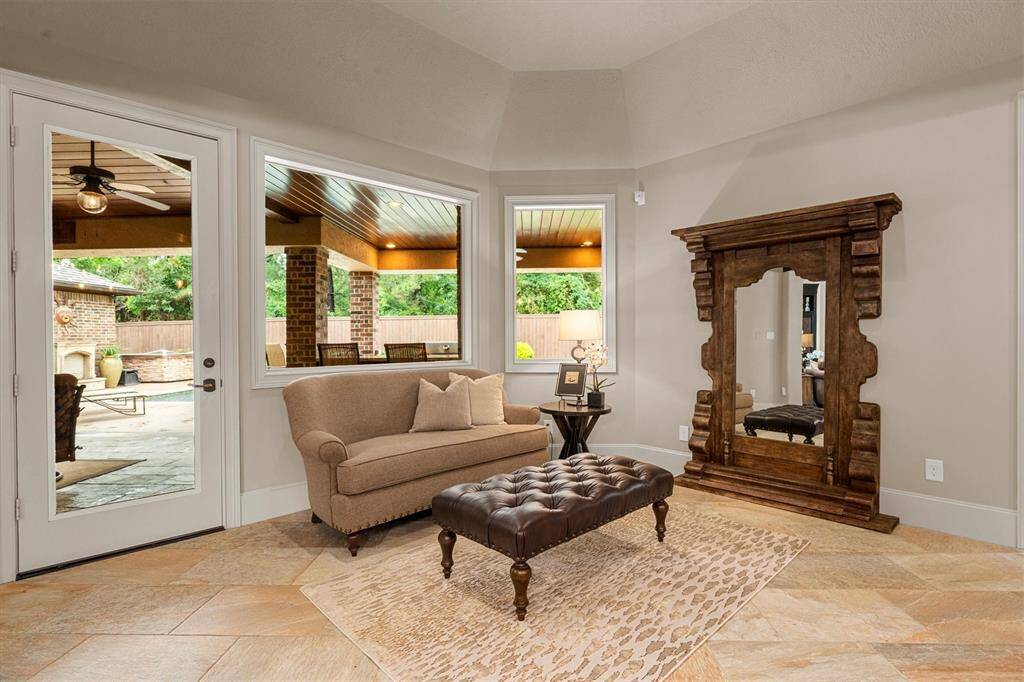 Adjoining sitting area or flex space is open to the kitchen