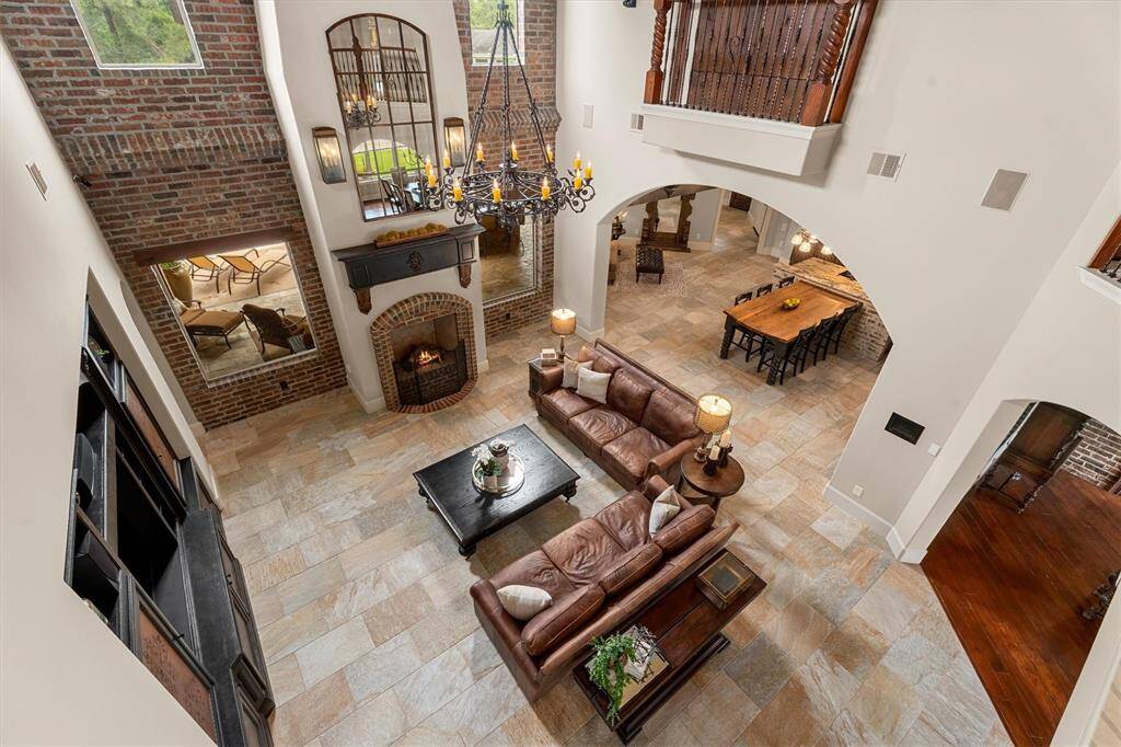 Another view of this amazing greatroom!