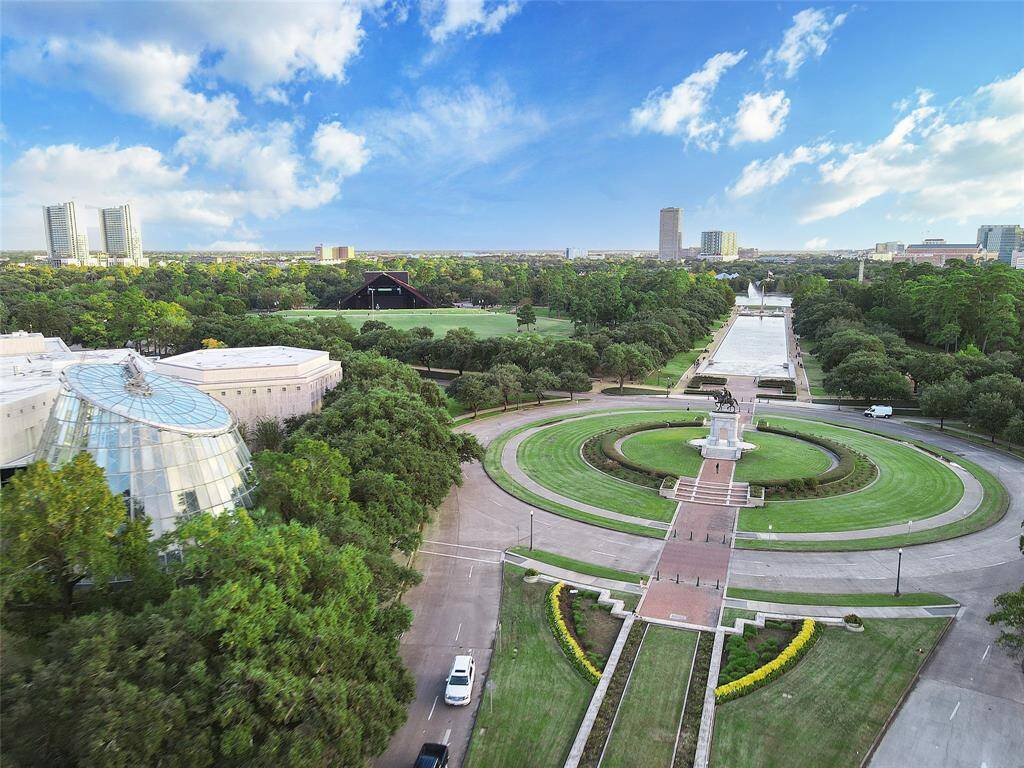 Hermann Park is one of Houston's premier greenspaces and includes the Houston Zoo, The museum of Natural Science the Museum of Fine Arts, The Museum of Contemporary Arts, The Children's Museum, The Holocaust Museum, The Centennial Gardens, The Japanese Gradens, Miller Outdoor Theater and a Public Golf Coarse.