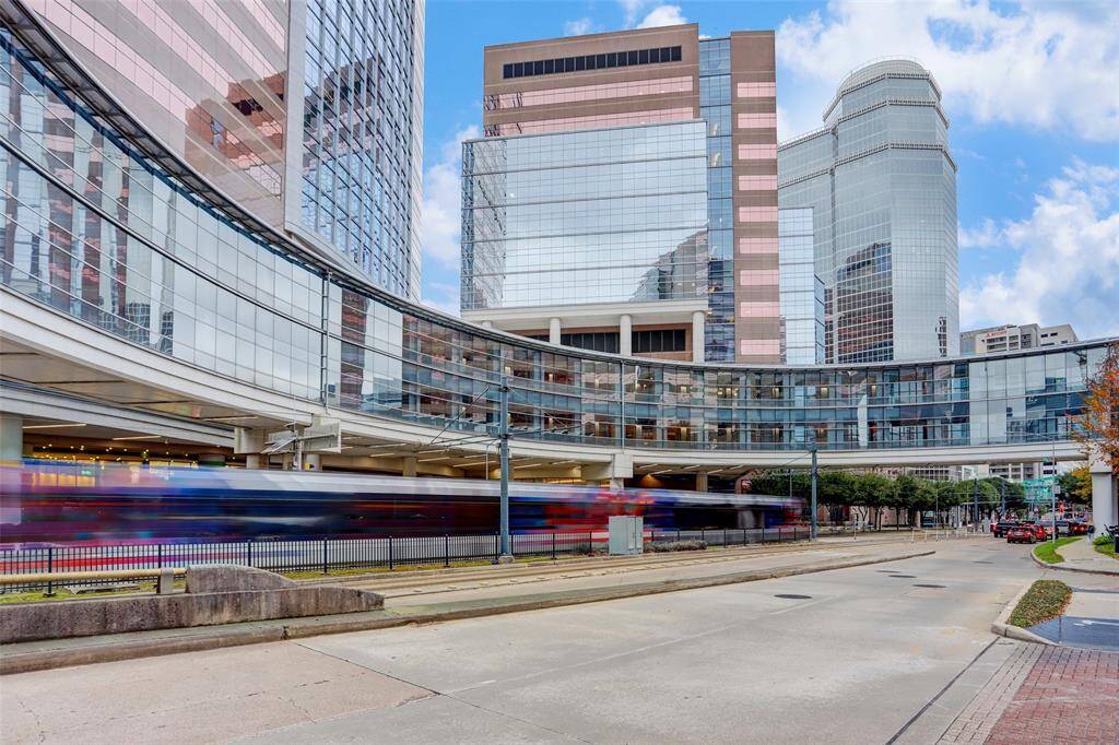 Fannin Street runs through the center of the Texas Medical Center. Note the Metro Rail that will easily take you to two stations within blocks of 1509 Ruth.