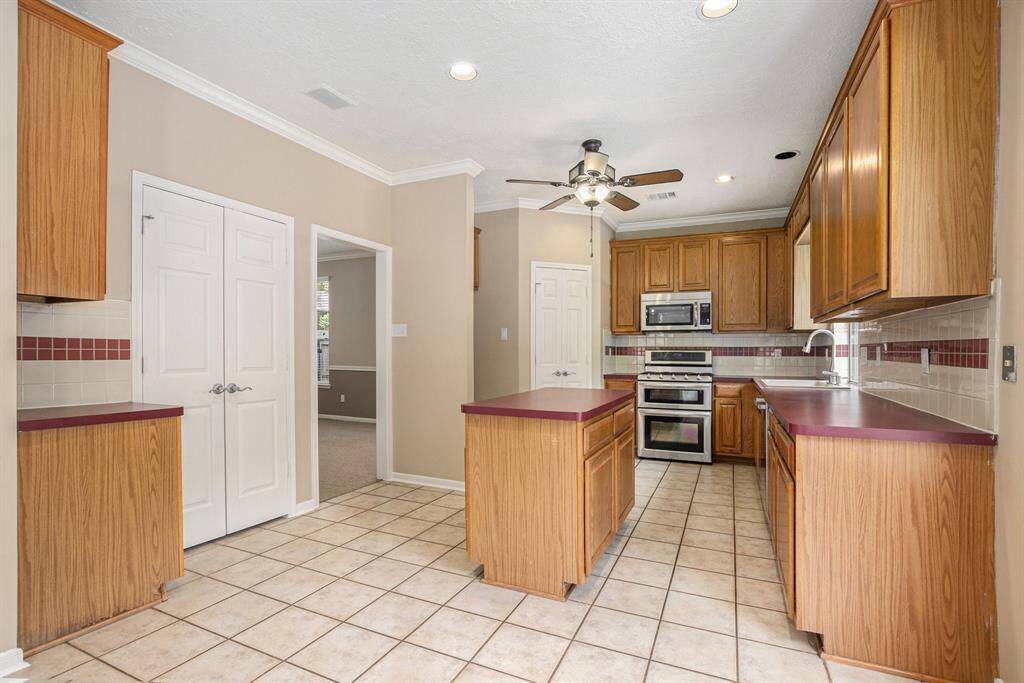 Large kitchen with a breakfast nook! The double doors lead to laundry. The open frame leads to formal dining/living area.