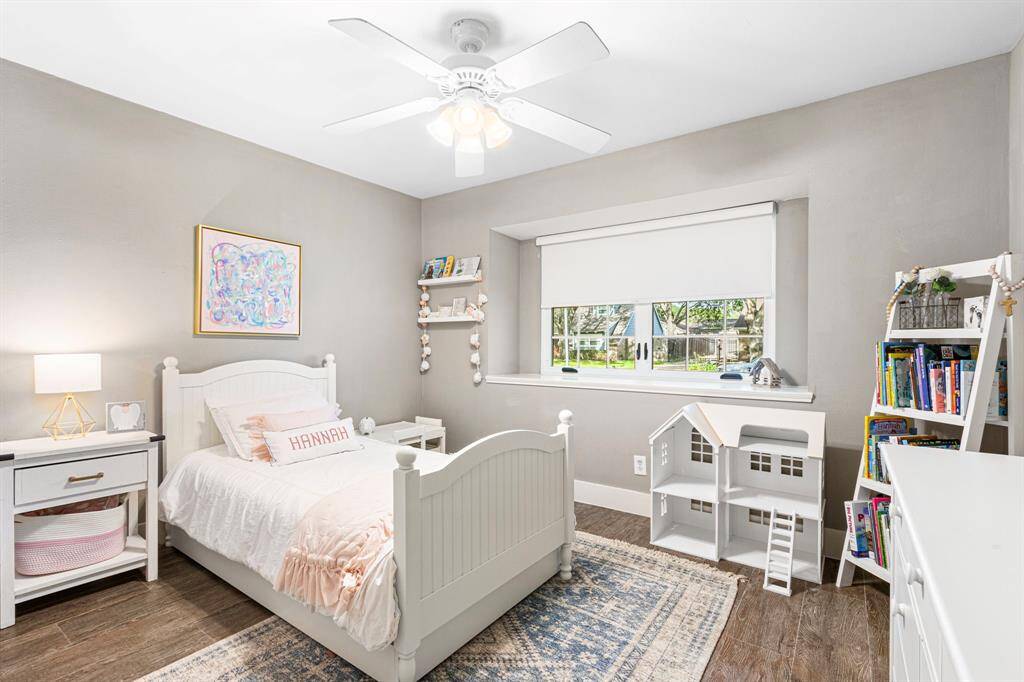 SECONDARY BEDROOM#3- Overlooks the front yard.