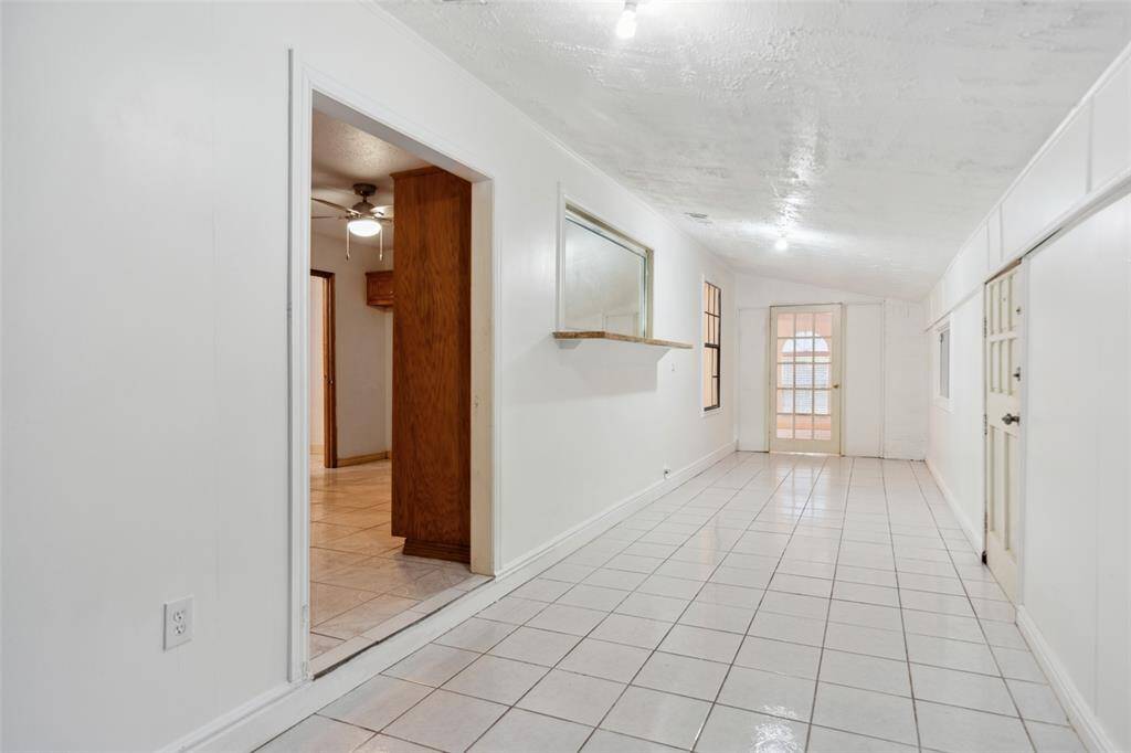 Bonus room! Would be good for pets, game room or office