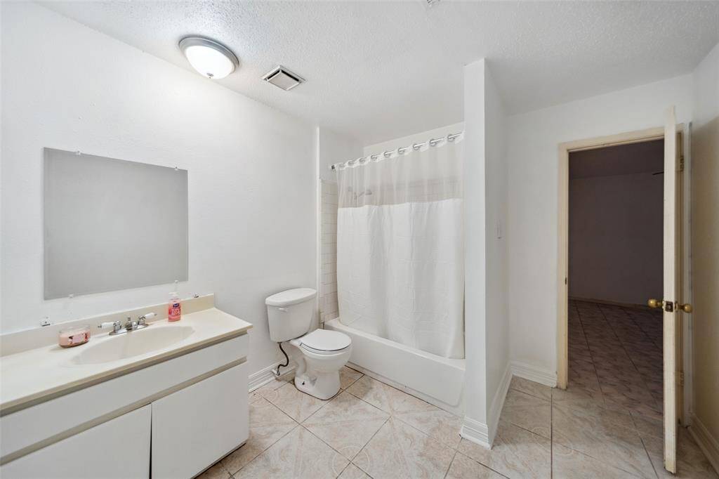 Jack and Jill bathroom in between 2 bedrooms