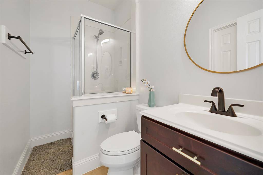 Downstairs full bathroom