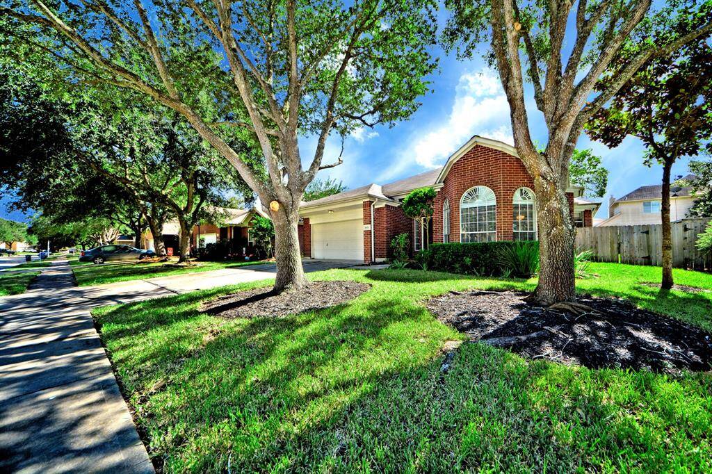 This cozy home is located in a quiet subdivision within walking distance to a large playground, offering lush landscaping, a garage door opener, and quick access to all major highways for added convenience.
