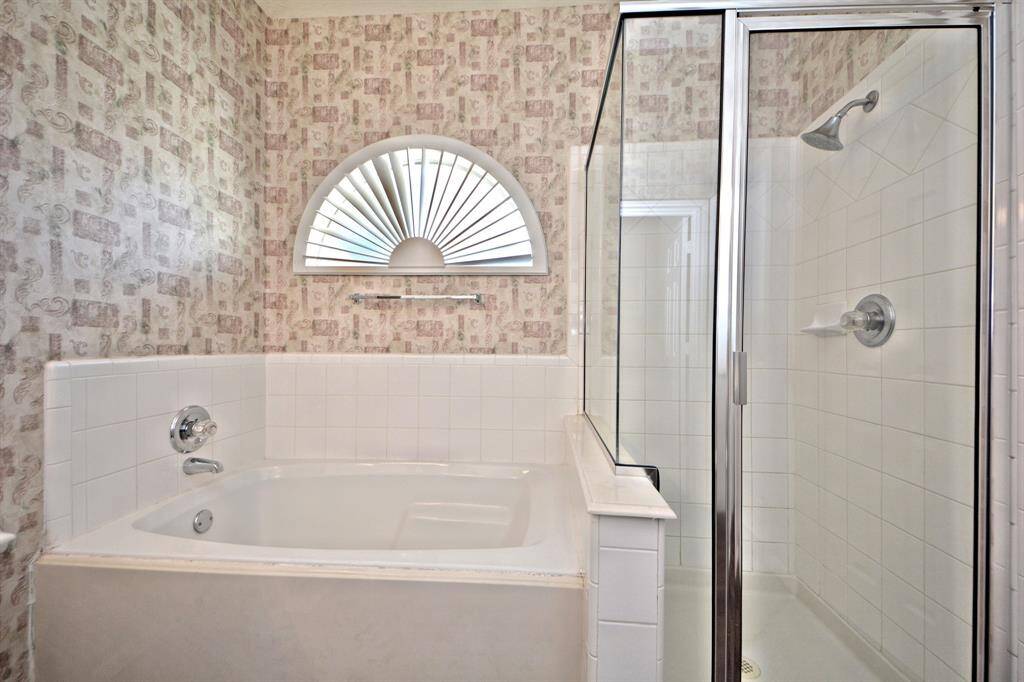 Relax in the deep soaker tub after a long day, or enjoy the oversized shower—perfect for those who prefer a quick and refreshing rinse.