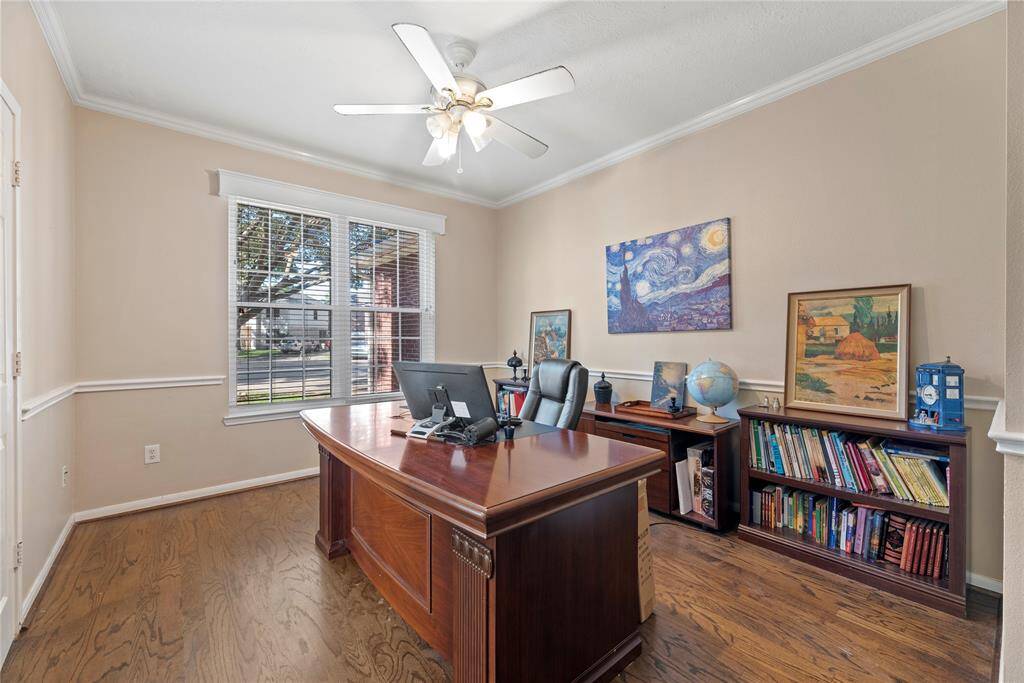 The private office is a b ig plus for many folks these days. It has a closet so can double as another bedroom if needed.
