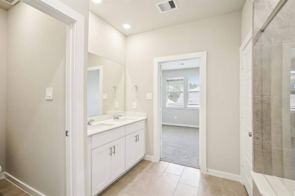 Photo is not of the actual home but is an inspirational photo of builder’s model home and may depict options, furnishings, and/or decorator features that are not included.