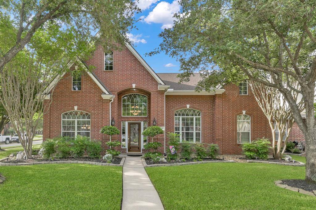 Beautifully maintained and just in time for summer!  Great location with Langham Creek YMCA, schools, restaurants and shopping nearby. Zoned to CFISD! Call and schedule your private appointment today!