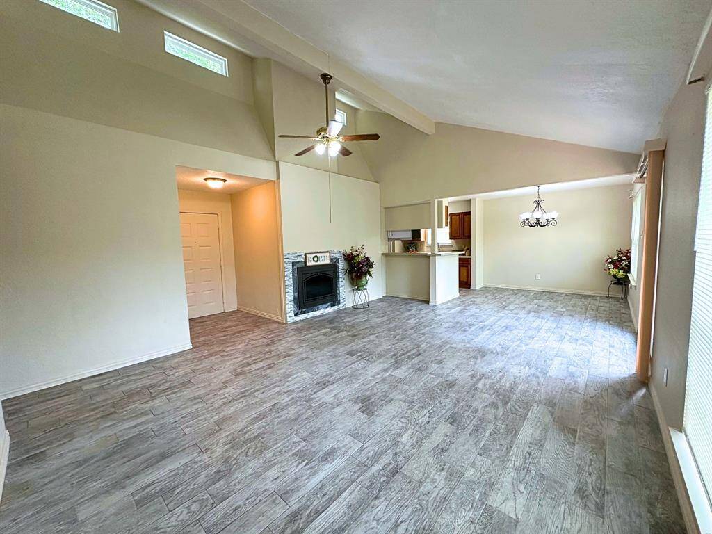 Wood-Like Title throughtout-No Carpet!