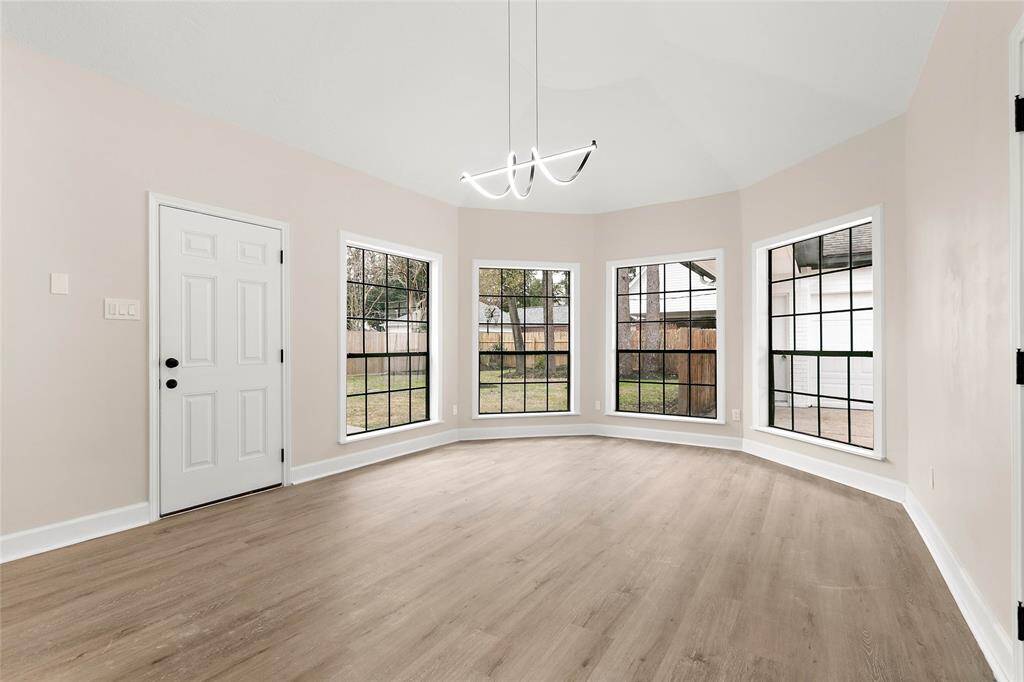 Ideal as a casual dining area, playroom or sunroom, this versatile room offers a view of the backyard.