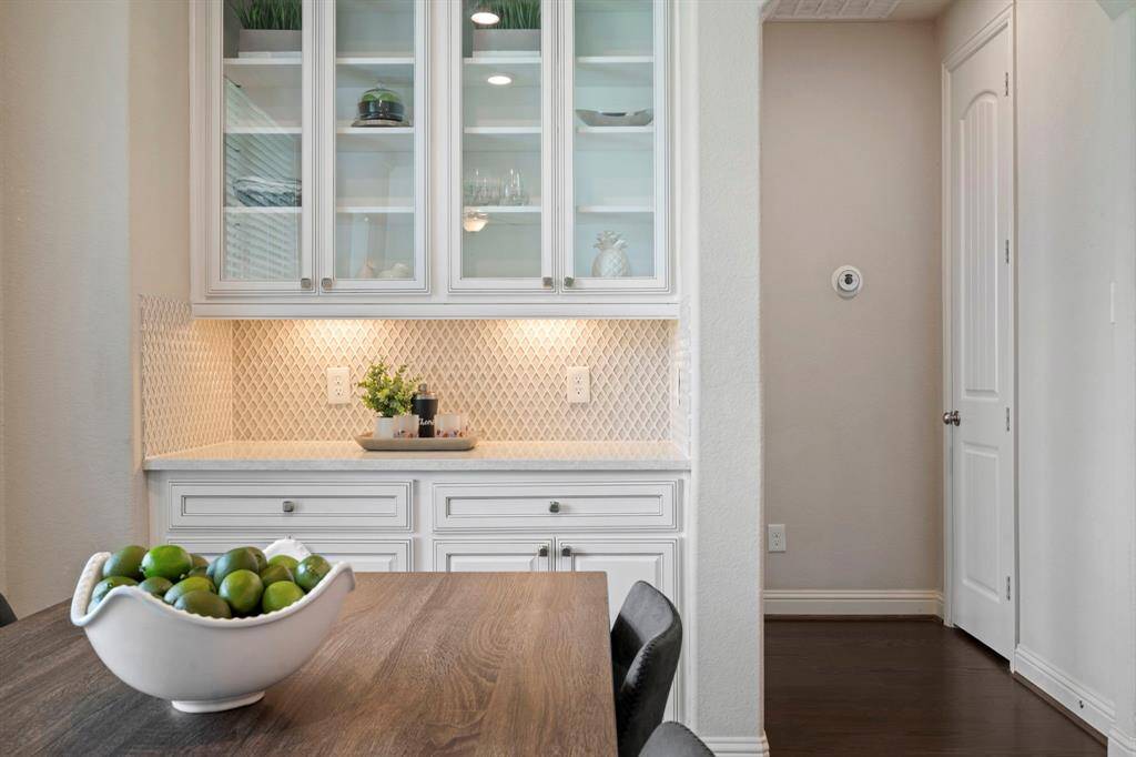 Bright breakfast area with large windows and a view of the backyard. Easy access to the patio through the glass door.
