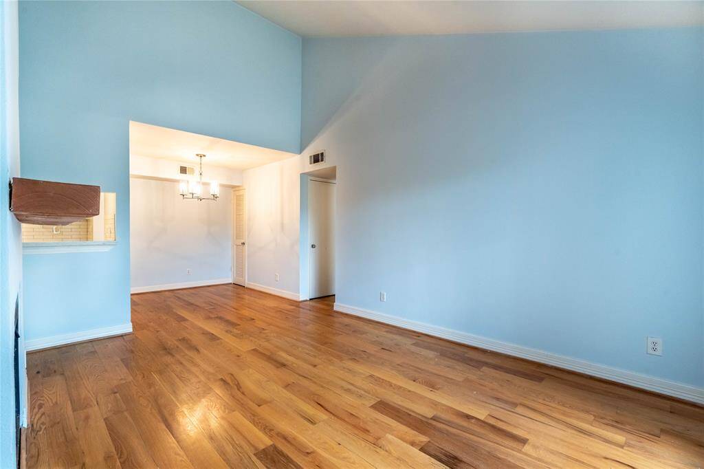 Vaulted High Ceilings Leading to Dining Area