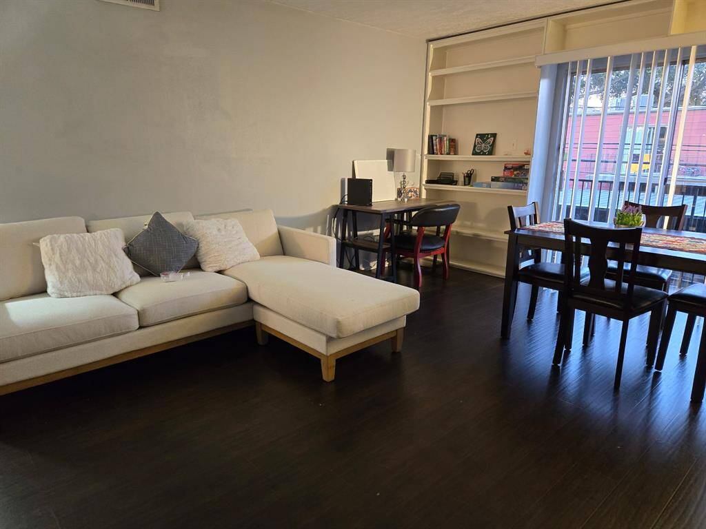 Spacious living room