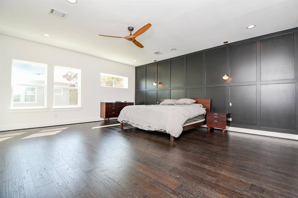 Such a beautiful master bedroom!