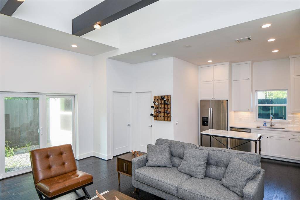 The sliding patio doors open to give great access to the outdoor patio.