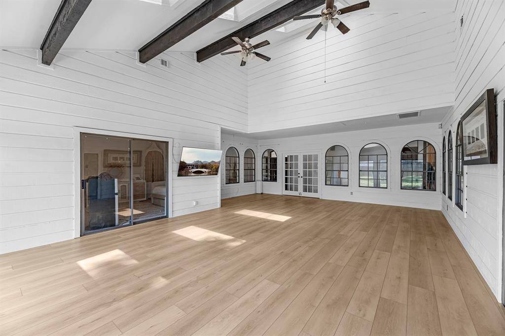 Vaulted ceiling, double ceiling fans, and lots of natural light.