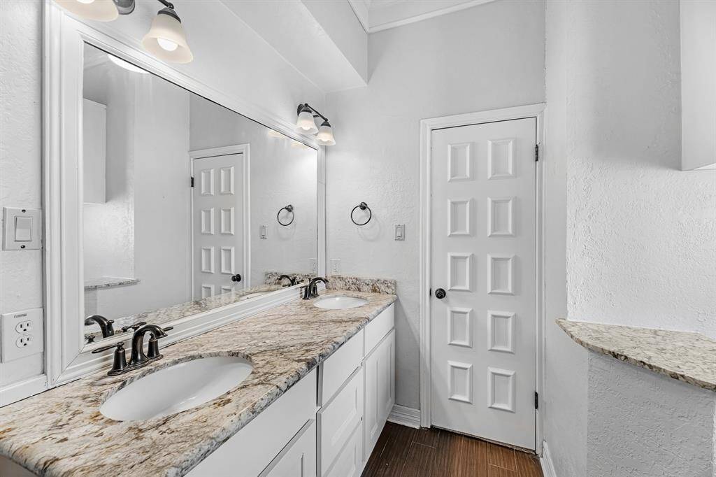 Granite counters, updated lighting, and lots of storage.