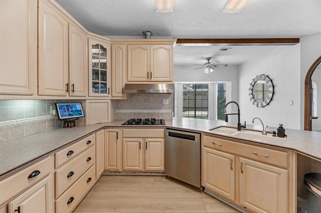 Plenty of cabinet space, gas cooktop, and stainless steel appliances.