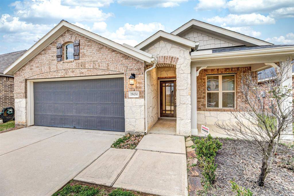 Located in the great Amira community!