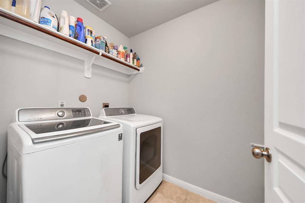 Laundry room on 2nd floor