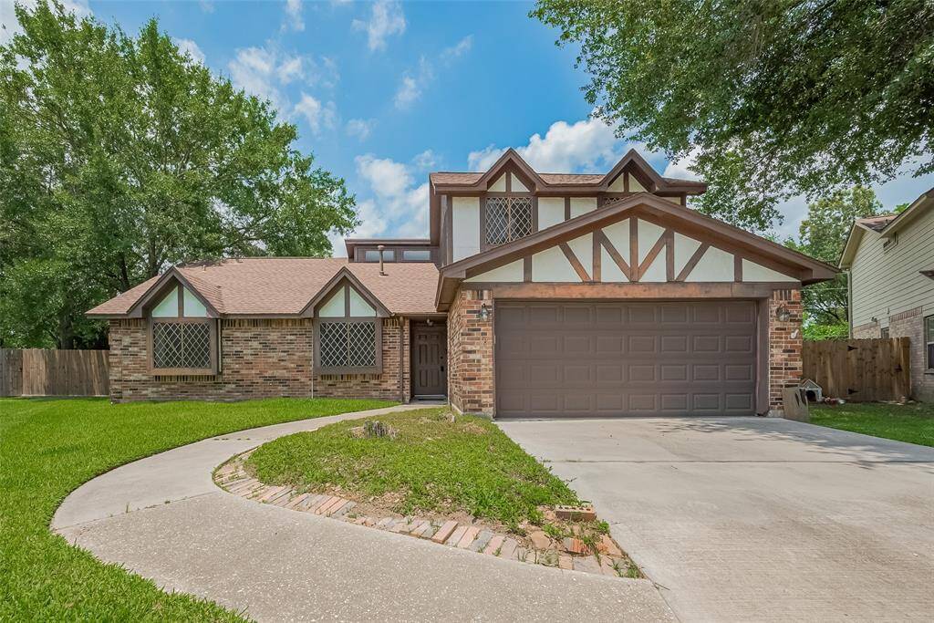 Nestled in the established Oaks of Atascocita, this home enjoys a prime location near neighborhood parks, schools, and Lake Houston amenities.
