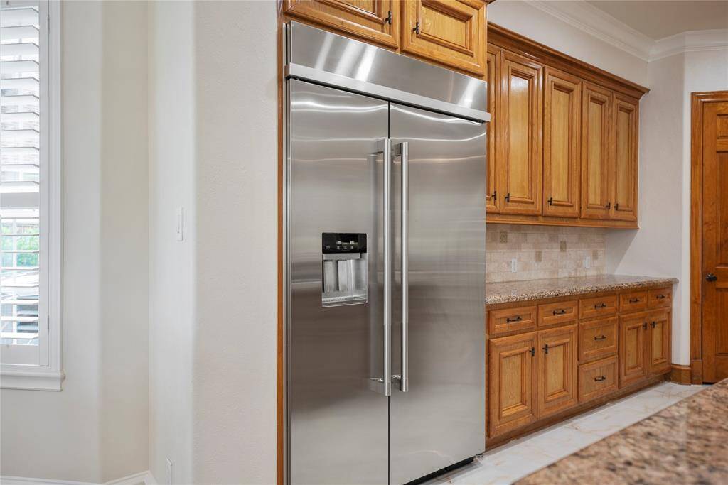Your top-of-the-line stainless steel appliances gleam against rich custom cabinetry. The professional grade appliances are going to make creating those special meals feel like your a true chef! Bon Appetit!