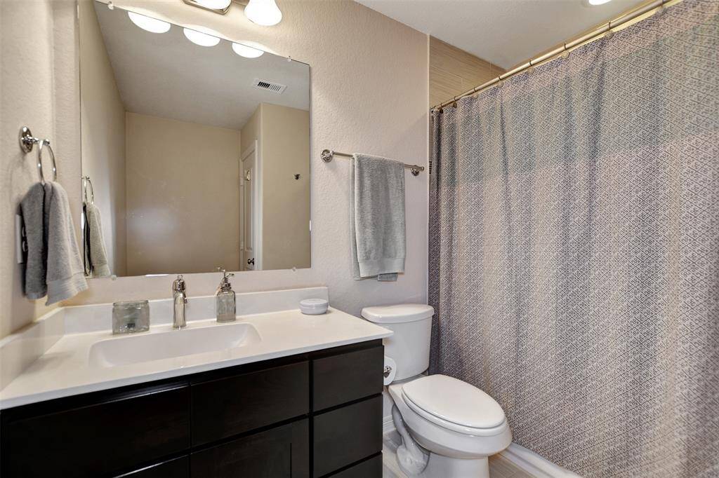 Third en-suite full bath